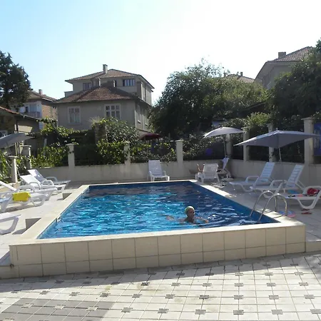 Apartcomplex New Tawn Apartman Obzor